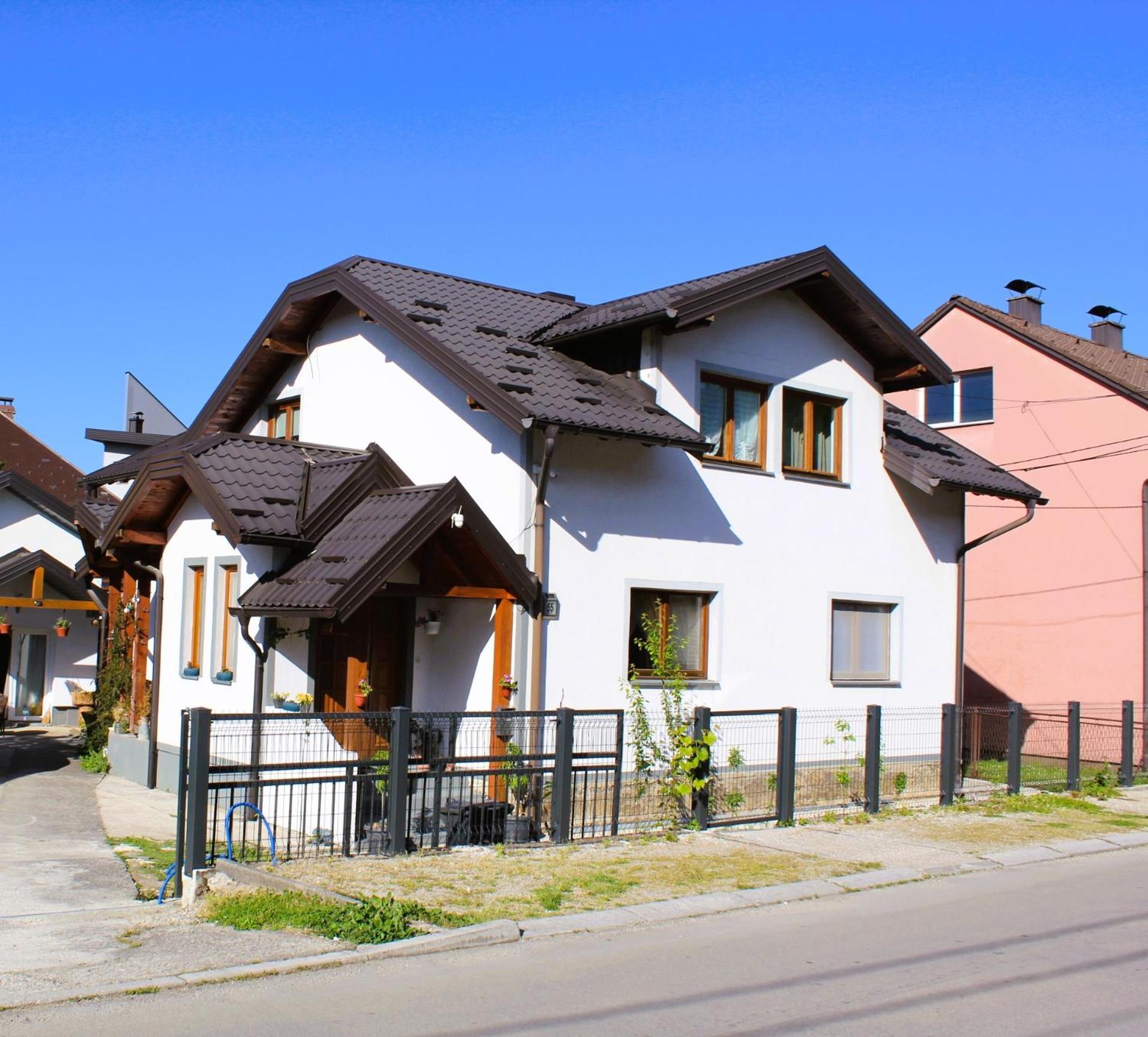 Svila Apartmani Bihać Exteriör bild